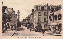 Cabourg * L'avenue De La Mer * Hôtel * Bus Autobus Car Autocar - Cabourg