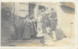 Généalogie - Photo De La Famille Bouton - Carte écrite Par Antoinette Partie De Paris (Chopin) 1905 - Généalogie