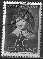 Afwijking Horizontaal Zwart Krasje Door T/m In 1937 Kinderzegels 1½ + 1½ Cent Grijszwart NVPH 300 - Variétés Et Curiosités