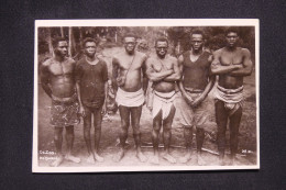 CAMEROUN - Carte Postale Photo Hommes Au Travail Dans La Forêt De Région De Yaoudé - A 482 - Cameroun