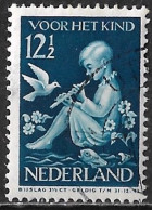 Afwijking Witte Vlek Boven De Kop Van De Duif In 1938 Kinderzegels 12½ + 3½ Ct Blauw NVPH 317 - Varietà & Curiosità