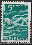 Afwijking Licht Groene Vlek Onder VOOR  In 1948 Kinderzegels 5 + 3 Ct Blauwgroen NVPH 509 - Plaatfouten En Curiosa