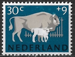 Afwijking Blauwe Krassen Rechts In 1963 Zomerzegels Dieren 30 + 9 Ct Blauw / Grijs NVPH 815 Ongestempeld - Variétés Et Curiosités