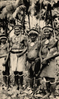 CPA Dans Le Village De Bougainville, Iles Salomon - Salomoninseln