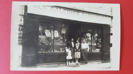 Carte Photo , Aux Galeries Parisiennes 1931 - Winkels