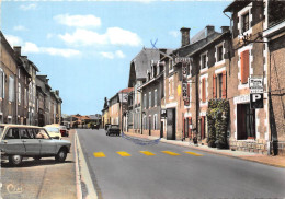 86-COUHE-VERAC- ROUTE DE BORDEAUX AU 1er PLAN L'HÔTEL DE LA BOULE D'OR - Couhe