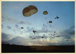 PARACHUTISME - Parachutiste - Grande Carte - Avion TRANSALL C 160, Largage Au Crépuscule - Militaria, Armée De L'air - Paracadutismo