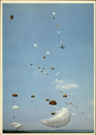 PARACHUTISME - Parachutiste - Grande Carte - Avion TRANSALL C 160, Largages - Militaria, Armée De L'air - Parachutespringen