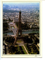 CPSM 10.5 X 15 PARIS La  Tour Eiffel  Les Jardins Du Trocadéro  Palais De Chaillot  Vue Aérienne - Tour Eiffel