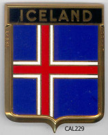 CAL229  - PLAQUE CALANDRE AUTO - ICELAND - Placas Esmaltadas (desde 1961)