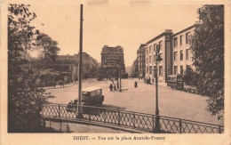 Brest * Vue Sur La Place Anatole France * Tram Tramway * Automobile Voiture Ancienne - Brest