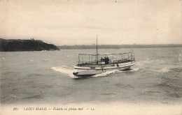 St Malo * Bateau Vapeur Vedette En Pleine Mer - Saint Malo