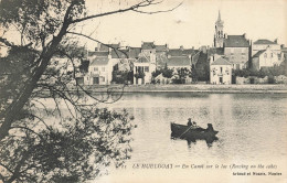 Huelgoat * En Canot Sur Le Lac Et Vue Sur La Ville - Huelgoat