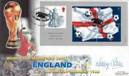 GB 2002 WORLD CUP, D HARPER OFFICIAL FDC SIGNED BY NOBBY STILES WORLD CUP WINNER - 2001-2010. Decimale Uitgaven