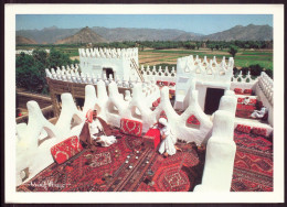 ARABIE SAOUDITE COFFE TIME ON THE UPPER TERRACE OF A TRADITIONAL CLAY HOUSE 17 X 12 CM - Arabie Saoudite