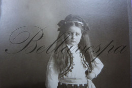 C.D.V. -Photo-Carte De Visite Studio Portret Atelier  ? Girl Showgirl Musicien Danseuse - Anciennes (Av. 1900)