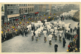 CPA--Belgique- Carnaval De Binche - Groupe De Gilles- Envoi Gratuit - Binche