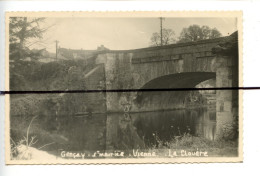 CARTE PHOTO ??  CPA. D86. GENCAY - SAINT MAURICE . LA CLOUERE . Le Pont - Gencay