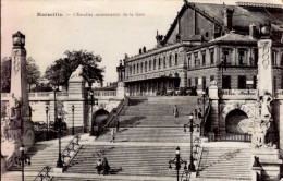 MARSEILLE     ( BOUCHES DU RHONE )   L ' ESCALIER MONUMENTAL DE LA GARE - Stationsbuurt, Belle De Mai, Plombières