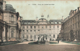 Caen * La Cour De L'hôtel De Ville * Mairie - Caen