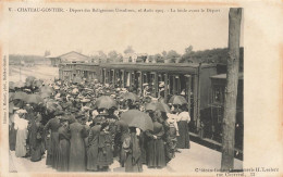 Château Gontier * Départ Des Religieuses Ursulines , Le 16 Août 1905 * La Foule Avant Le Départ * La Gare - Chateau Gontier