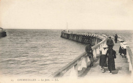 Courseulles * Vue Sur La Jetée - Courseulles-sur-Mer