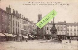 ISSOIRE  ( PUY DE DOME  )   PLACE DE LA REPUBLIQUE ET MONUMENT ELEVE A LA GLOIRE DE NOS AIEUX - Issoire