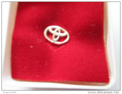 Toyota Pin Ansteckknopf Silber Real Silver 1000 - Toyota