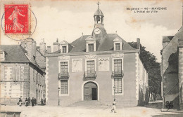 Mayenne * Place Et L'hôtel De Ville * Mairie - Mayenne