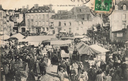 Mayenne * La Place Du Marché * Foire Marchands - Mayenne