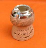 Cendrier Céramique Forme Bouchon De Champagne Champagne De Castellane Epernay Villenauxe En Champagne France - Ashtrays