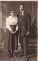 PHOTOGRAPHIE - Carte Photo D'un Couple - Début Des Années 1900 - Costume -  Carte Postale Ancienne - Paare