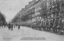 Paris * La Manifestation Du 1er Mai * Les Troupes Se Rendant à La Bourse Du Travail * Manifestation * Régiment Dragons - Autres & Non Classés