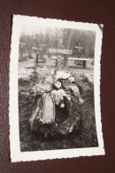 RARE, Photo Ancienne,enterrement 1941,gerbe De Fleurs Allemande...pour Remy Mathieu,10,5 Cm/8 Cm. - Guerre, Militaire