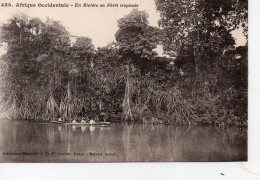 AFRIQUE OCCIDENTALE EN RIVIERE EN FORET TROPICALE ANIMEE EN PIROGUES - Non Classés