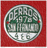 ESPAÑA - SAN FERNADO ( CADIZ )  -- ANTIGUA  MATRICULA  --  ( PLACA DE PERROS ) AÑO 1978 Nº 486 - Autres & Non Classés