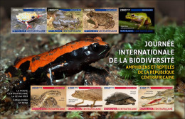 CENTRAL AFRICAN 2023 - IMPERF SHEET 8V AMPHIBIANS REPTILES - FROGS FROG TURTLE TURTLES CHAMELEON CROCODILE SNAKES - MNH - Serpents