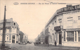 Belgique - Houdeng Goegnies - Rue Des Trieux Et Maison Communale - A. Barras Overdeput  - Carte Postale Ancienne - La Louvière