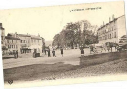 Issoire . Place De La Montagne  Et La Gendarmerie. - Issoire