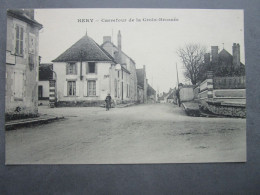 CPA 89 Yonne HERY  Carrefour De La RUE De La Croix Brossée , Réclame Sur Façade " Chocolat Menier " Vers 1910 - Hery