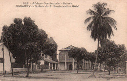A.O.F. Guinée Française, Conakry: Entrée Du 3e Boulevard Et L'Hôtel - Collection Fortier - Carte N° 385 - Guinée Française