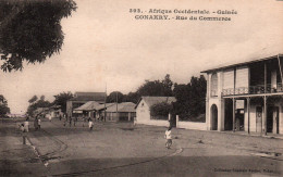 A.O.F. Guinée Française, Conakry: La Rue Du Commerce - Collection Fortier - Carte N° 393 - Guinea Francese
