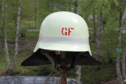 Ancien Casque Sapeur Pompier Allemand Phosphorescent Collection Soldat Du Feu Helmet Militaria Modèle 1935 - Firemen