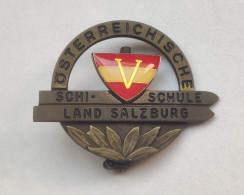 Oude Pin Broche épingle Skiing Badge Osterreich Osterreichische Schi Schule Land Salzburg Austria Autriche - Non Classés