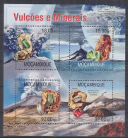 G13. Mozambique MNH 2013 Flora - Minerals - Volcanoes - Vulcani