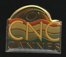 76652- Pin's-. Le Cercle Des Nageurs De Cannes. Natation. - Natation