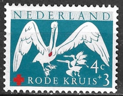 Plaatfout Rood Stipje In De Rechtervleugel In 1957 Rode Kruis Zegels NVPH 695 PM 4 Postfris - Varietà & Curiosità