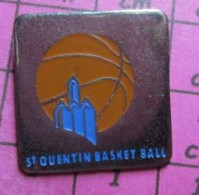 217 Pin's Pins / Beau Et Rare / SPORTS / BASKET-BALL CLUB ST QUENTIN BALLON ORANGE - Baloncesto