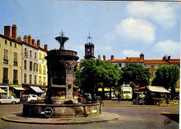 Issoire Place De La République ( Marché , Fontaine , Clocher... ; Timbrée De St Germain L'Herm En 1970 - Issoire