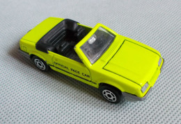 Voiture - Ford Mustang Convertible "Official Pace Car" Jaune Fluo Majorette - N° 227 - Ech: 1/59 - Autres & Non Classés